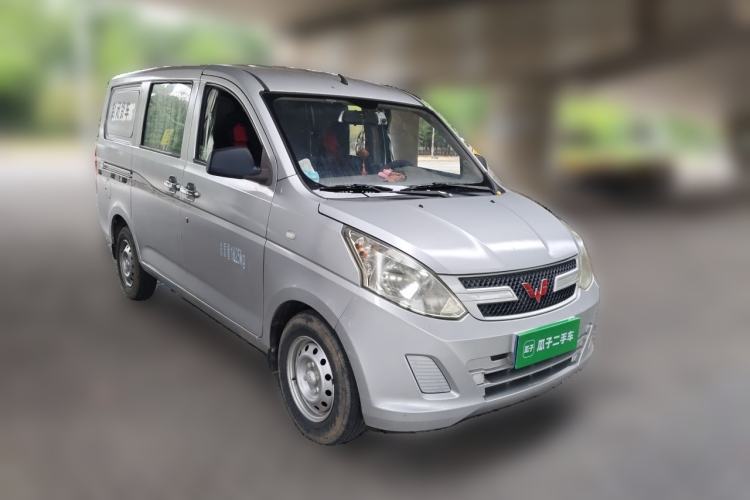 Used Wuling Rongguang V 2016 1.2L Practical Version Front Right 45 Deg
