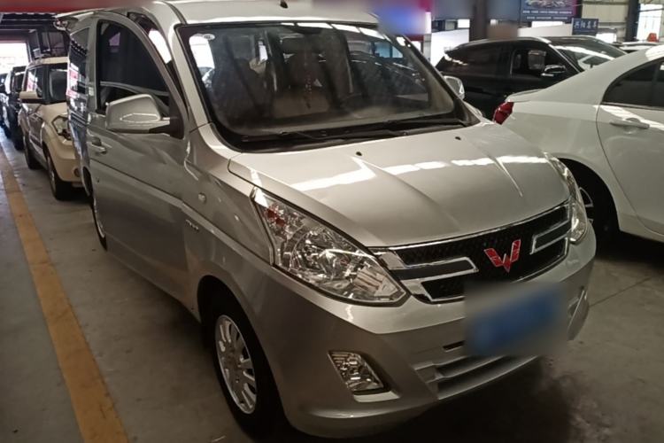 Used Wuling Rongguang V 2016 1.5L Standard Version Front Right 45 Deg