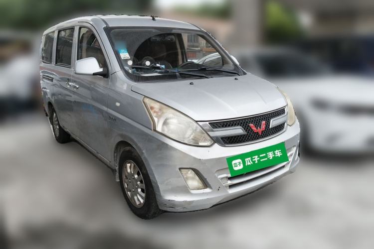 Used Wuling Rongguang V 2016 1.5L Standard Version Front Right 45 Deg