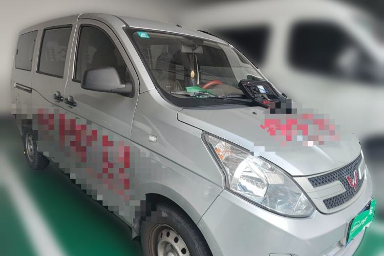 Used Wuling Rongguang V 2016 1.2L Practical Version Front Right 45 Deg