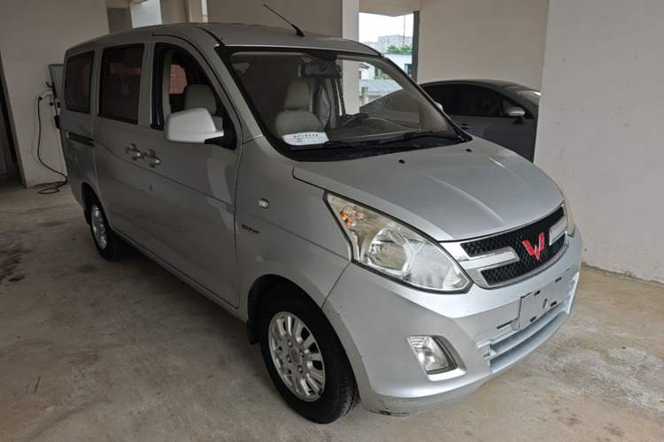 Used Wuling Rongguang V 2016 1.5L Standard Version Front Right 45 Deg