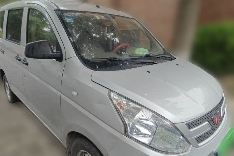 Used Wuling Rongguang V 2016 1.2L Practical Version Front Right 45 Deg