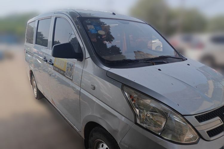 Used Wuling Rongguang V 2016 1.2L Practical Version Front Right 45 Deg