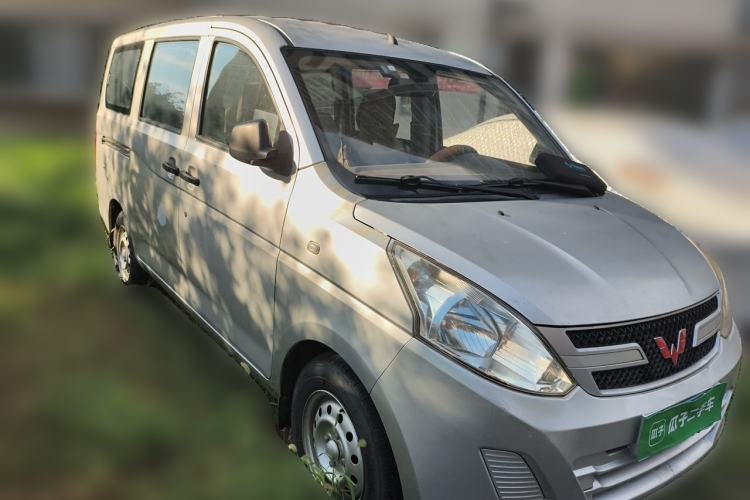 Used Wuling Rongguang V 2016 1.5L Practical Version Front Right 45 Deg