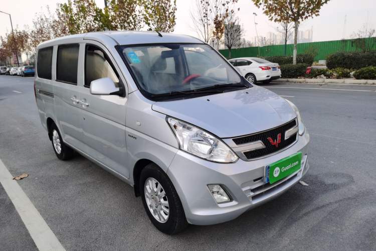 Used Wuling Rongguang V 2016 1.5L Standard Version Front Right 45 Deg
