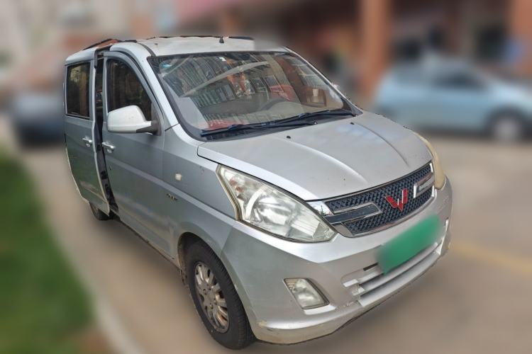 Used Wuling Rongguang V 2016 1.5L Standard Version Front Right 45 Deg