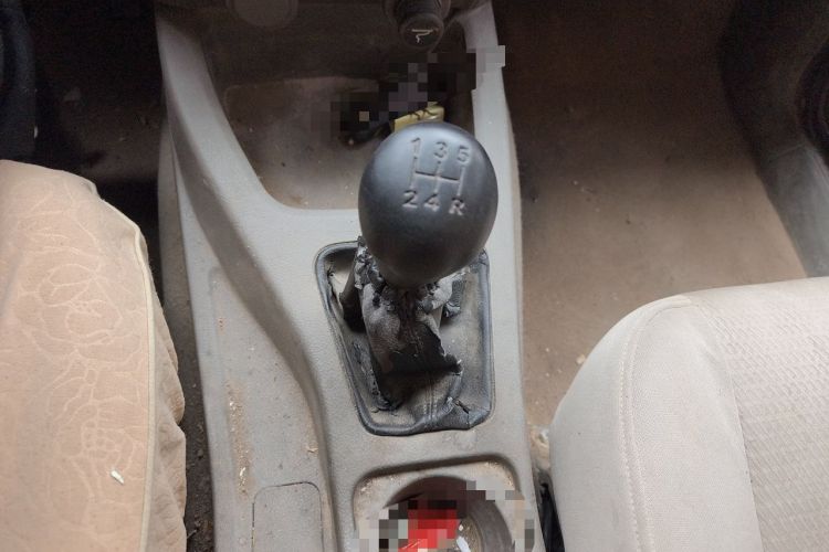 Used Wuling Rongguang V 2016 1.5L Practical Version Non-Power-Assisted Gear Lever