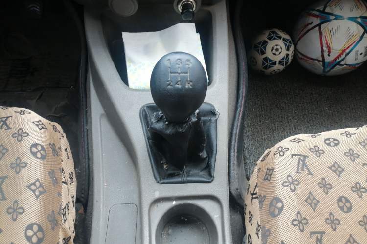 Used Wuling Rongguang V 2016 1.5L Practical Version Gear Lever