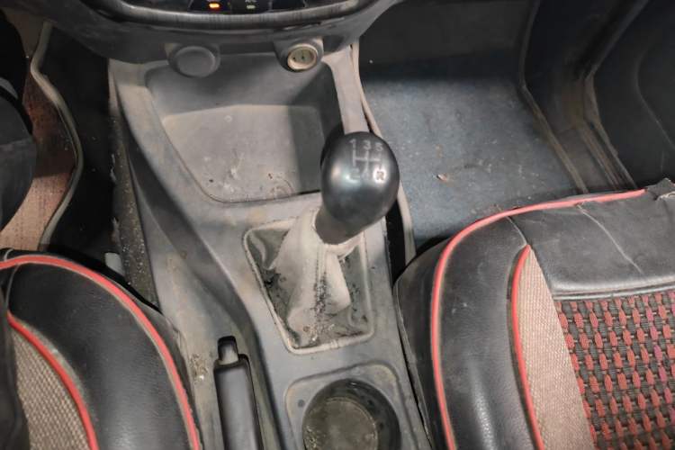Used Wuling Rongguang V 2016 1.2L Practical Model Non-Power-Assisted Gear Lever