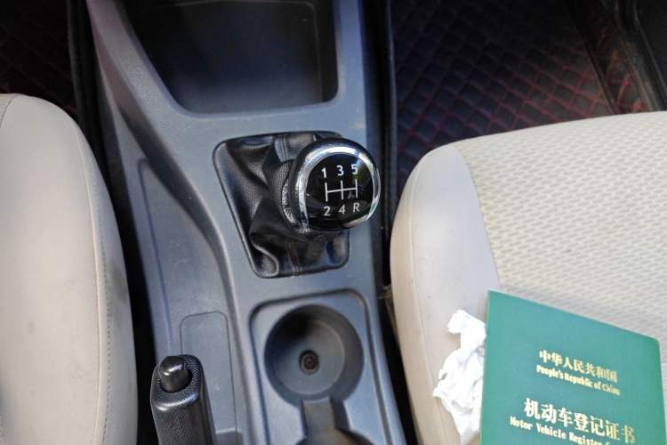 Used Wuling Rongguang V 2016 1.5L Practical Version Non-Power-Assisted Gear Lever