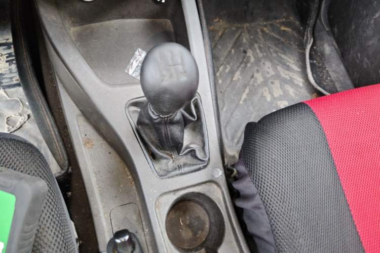 Used Wuling Rongguang V 2016 1.5L Practical Version Non-Power-Assisted Gear Lever