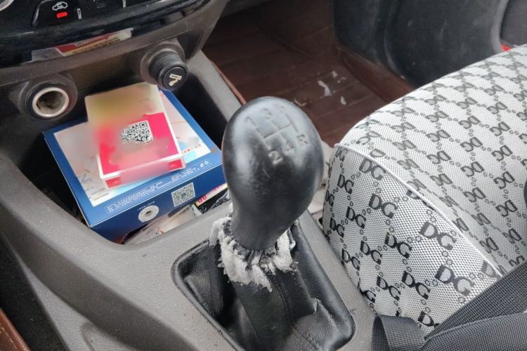 Used Wuling Rongguang V 2016 1.5L Practical Version Non-Power-Assisted Gear Lever