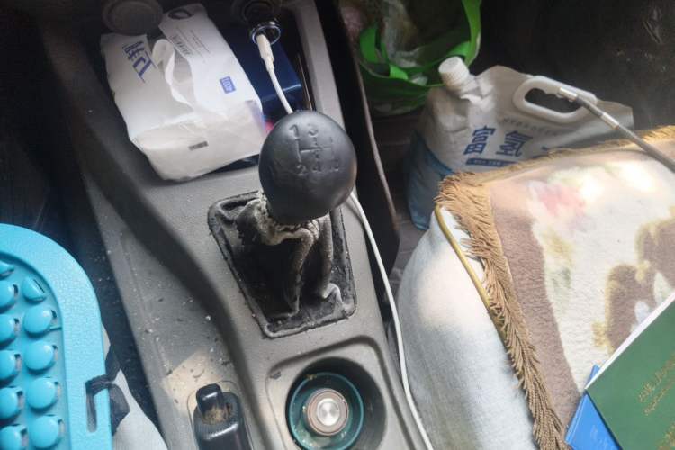 Used Wuling Rongguang V 2016 1.5L Practical Version Non-Power-Assisted Gear Lever