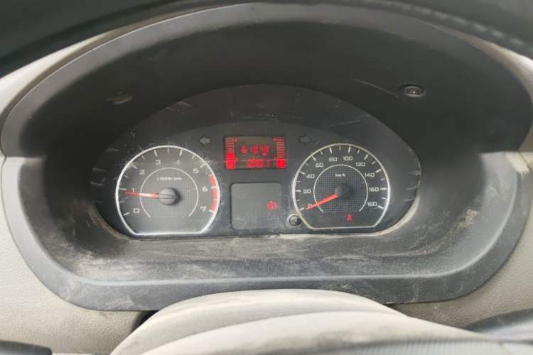 Used Wuling Rongguang V 2016 1.5L Practical Version Non-Power-Assisted Instrument Cluster