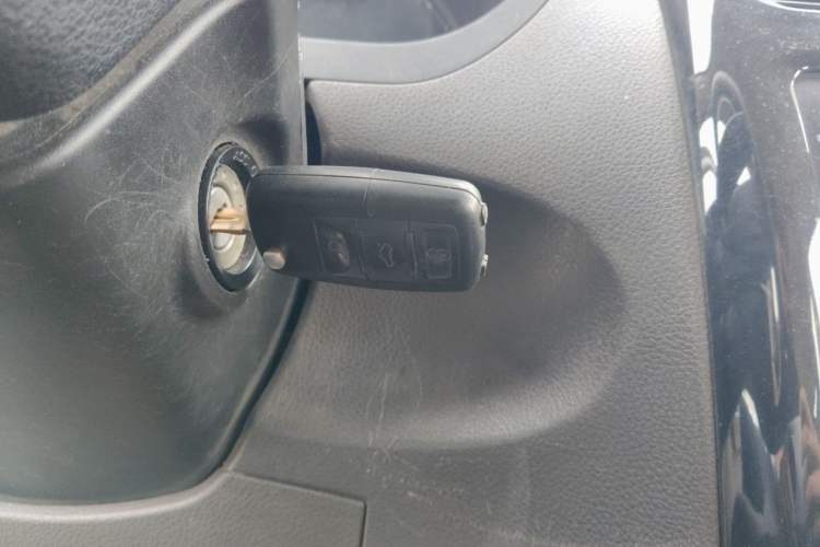 Used Wuling Rongguang V 2016 1.5L Practical Version Non-Power-Assisted Interior 1