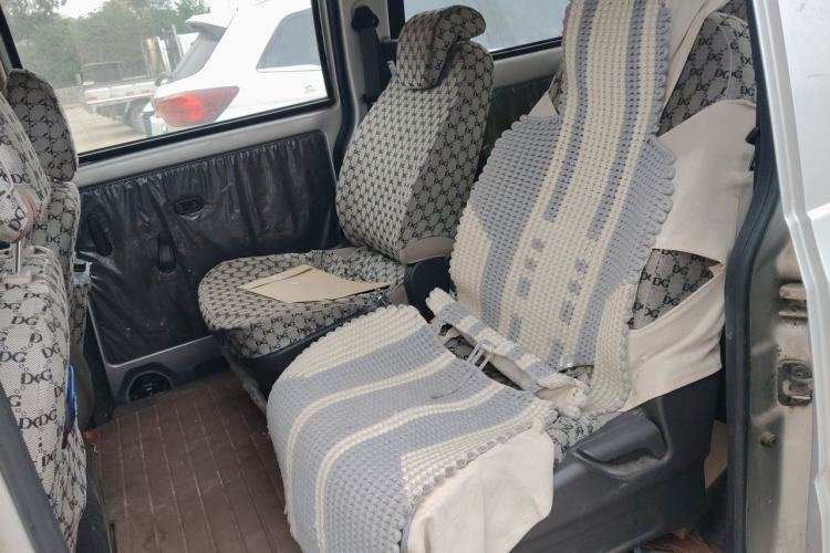 Used Wuling Rongguang V 2016 1.5L Practical Version Non-Power-Assisted Interior 4