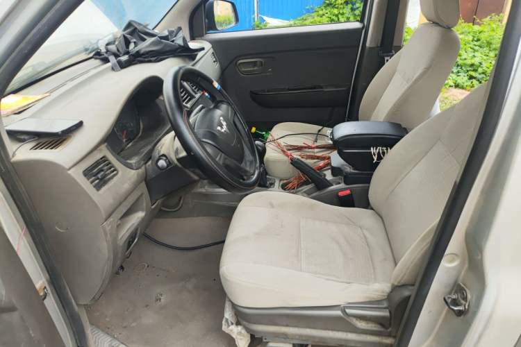 Used Wuling Rongguang V 2016 1.5L Practical Version Non-Power-Assisted Left Front Seat