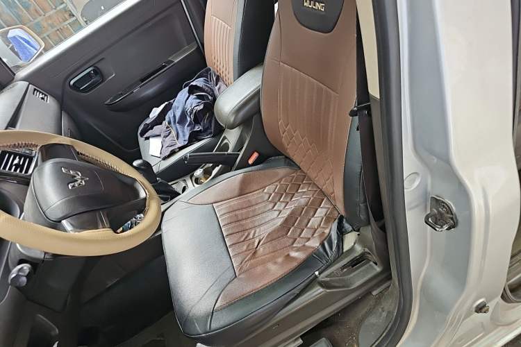 Used Wuling Rongguang V 2016 1.5L Standard Version Left Front Seat