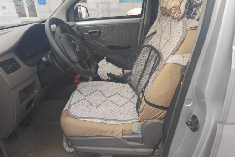 Used Wuling Rongguang V 2016 1.5L Practical Version Left Front Seat