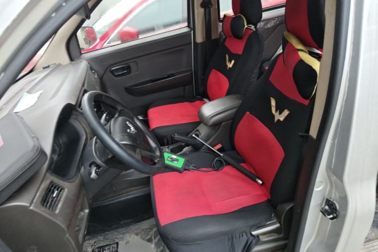 Used Wuling Rongguang V 2016 1.5L Practical Version Non-Power-Assisted Left Front Seat