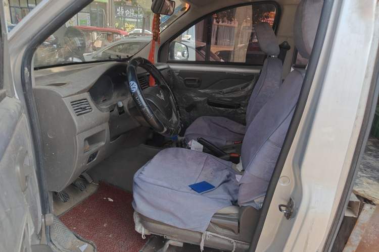 Used Wuling Rongguang V 2016 1.2L Practical Version Left Front Seat
