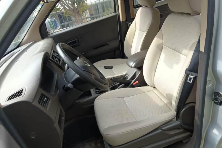Used Wuling Rongguang V 2016 1.5L Standard Version Left Front Seat