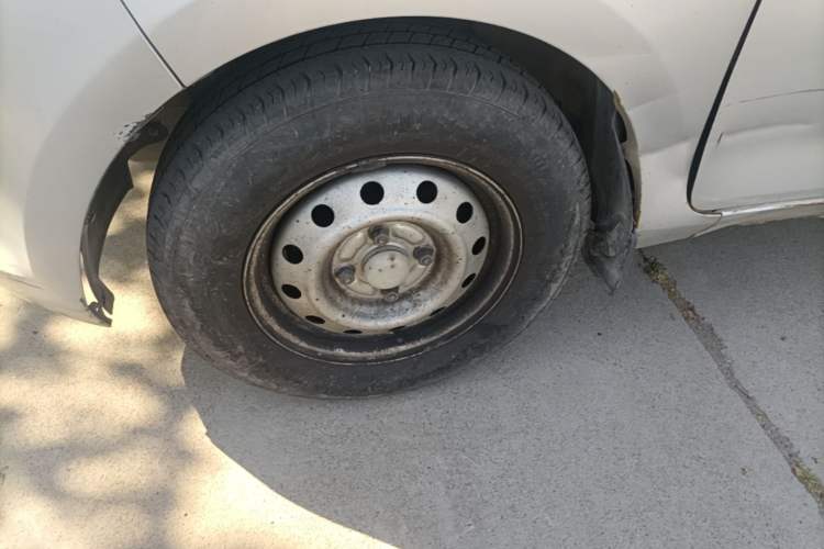 Used Wuling Rongguang V 2016 1.2L Practical Version Left Front Wheel Hub
