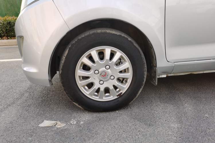 Used Wuling Rongguang V 2016 1.5L Standard Version Left Front Wheel Hub