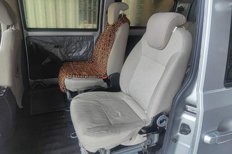 Used Wuling Rongguang V 2016 1.5L Standard Version Left Rear Seat