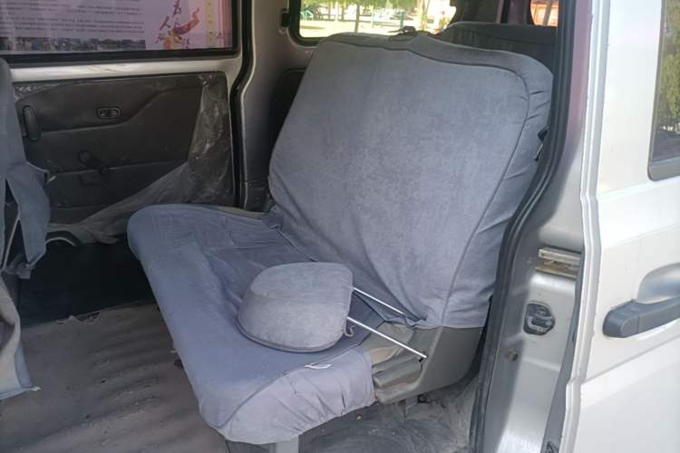 Used Wuling Rongguang V 2016 1.2L Practical Version Left Rear Seat