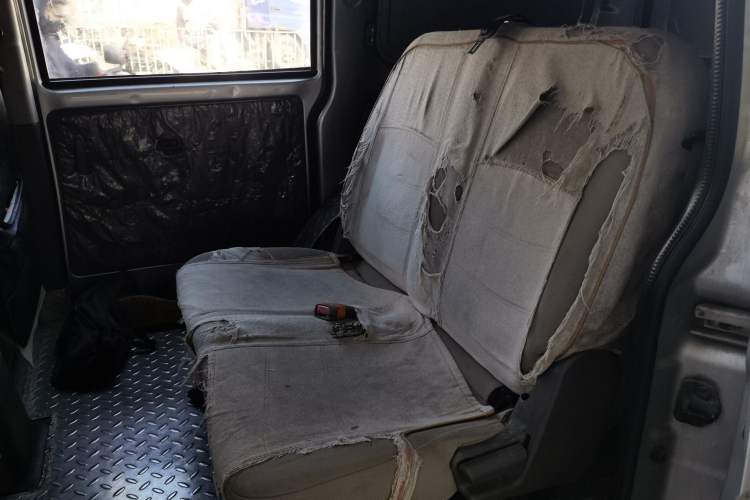 Used Wuling Rongguang V 2016 1.5L Practical Version Left Rear Seat