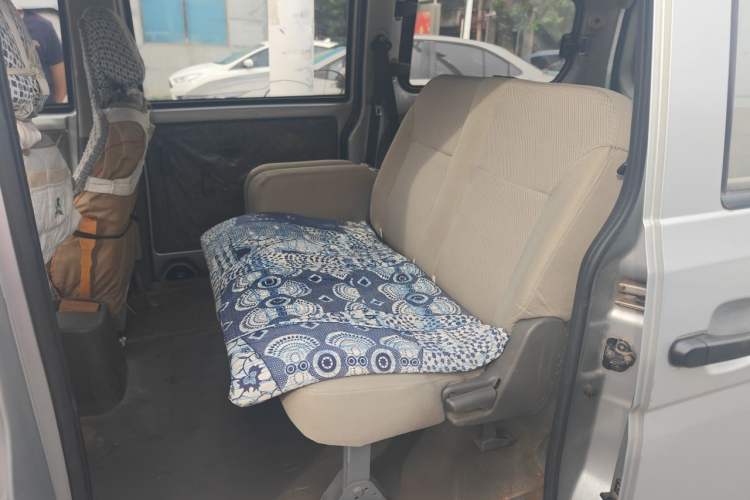 Used Wuling Rongguang V 2016 1.5L Practical Version Left Rear Seat