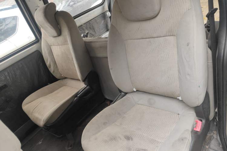 Used Wuling Rongguang V 2016 1.5L Standard Version Left Rear Seat