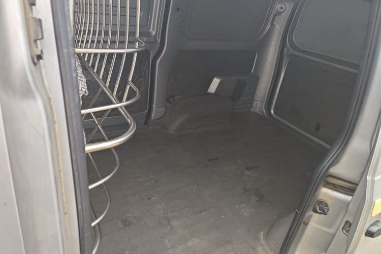 Used Wuling Rongguang V 2016 1.5L Practical Version Left Rear Seat