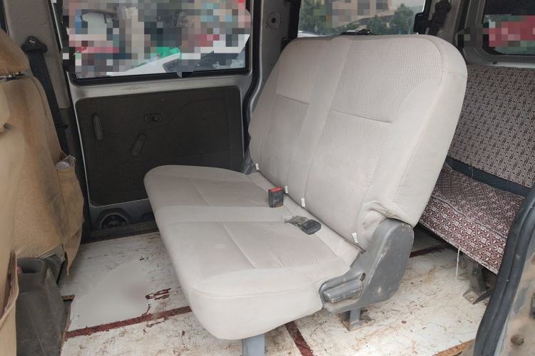 Used Wuling Rongguang V 2016 1.5L Practical Version Non-Power-Assisted Left Rear Seat