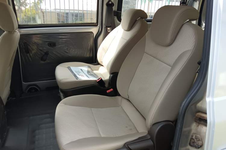 Used Wuling Rongguang V 2016 1.5L Standard Version Left Rear Seat