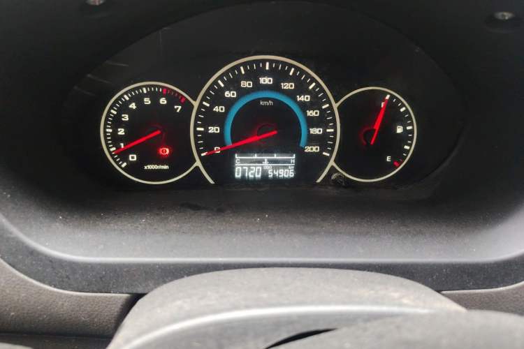 Used Wuling Rongguang V 2016 1.5L Standard Version Odometer Close Up