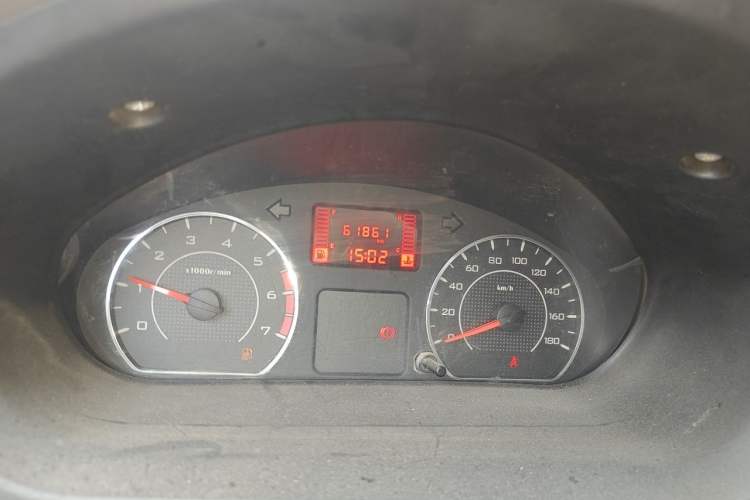 Used Wuling Rongguang V 2016 1.5L Practical Version Odometer Close Up