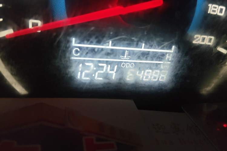 Used Wuling Rongguang V 2016 1.5L Standard Version Odometer Close Up