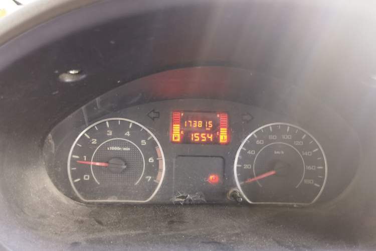 Used Wuling Rongguang V 2016 1.5L Practical Version Odometer Close Up