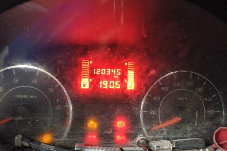 Used Wuling Rongguang V 2016 1.2L Practical Version Odometer Close Up
