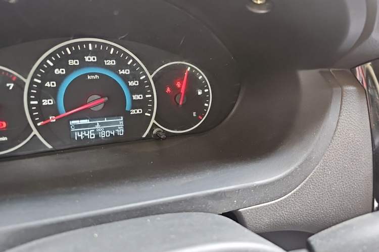 Used Wuling Rongguang V 2016 1.5L Standard Version Odometer Close Up