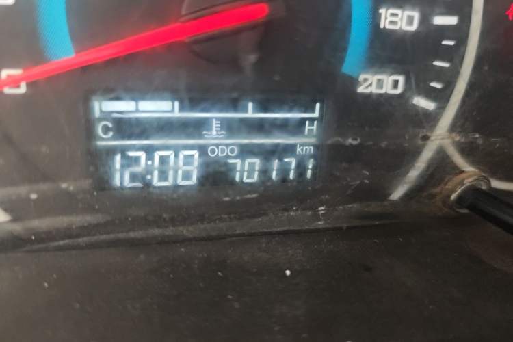 Used Wuling Rongguang V 2016 1.5L Practical Version Odometer Close Up