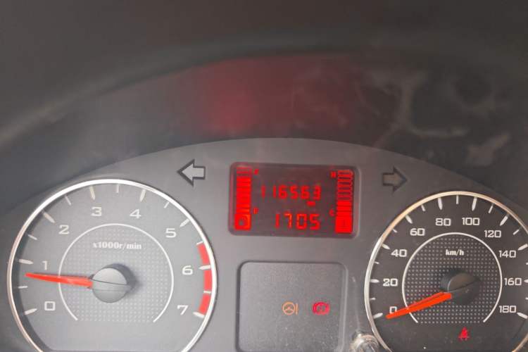 Used Wuling Rongguang V 2016 1.5L Practical Version Odometer Close Up