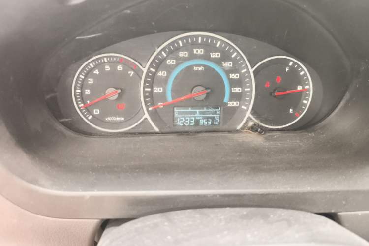 Used Wuling Rongguang V 2016 1.5L Standard Version Odometer Close Up