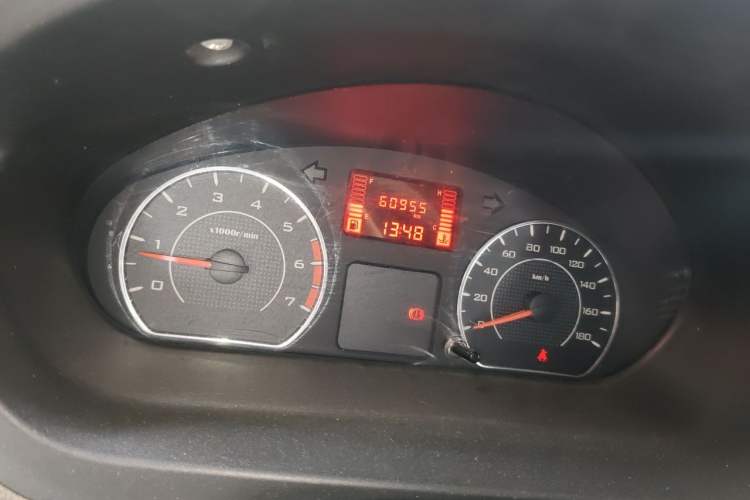 Used Wuling Rongguang V 2016 1.2L Practical Version Odometer Close Up