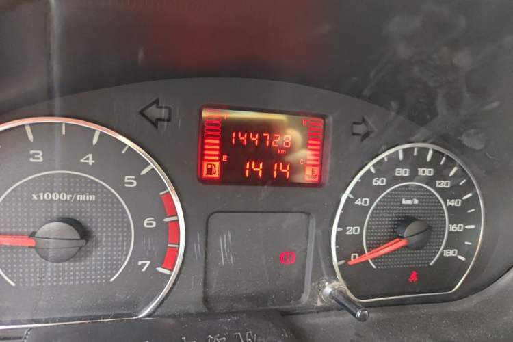 Used Wuling Rongguang V 2016 1.5L Practical Version Odometer Close Up