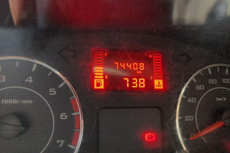 Used Wuling Rongguang V 2016 1.5L Practical Version Non-Power-Assisted Odometer Close Up