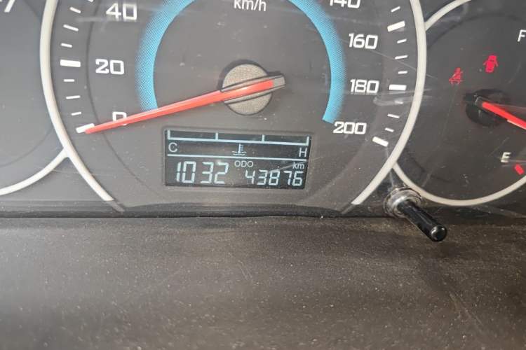 Used Wuling Rongguang V 2016 1.5L Standard Version Odometer Close Up