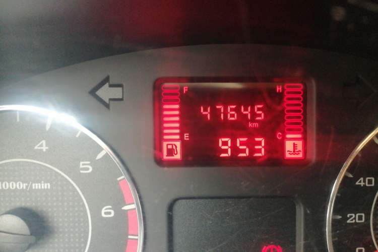 Used Wuling Rongguang V 2016 1.5L Practical Version Odometer Close Up